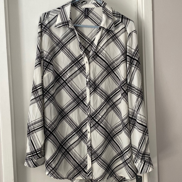 Massini Tops - Massini xl button up blouse 👚 nwt